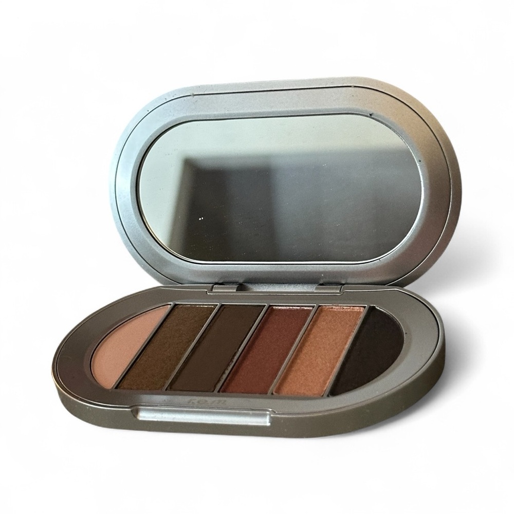 r.e.m. beauty Smitten Kitten Midnight Shadows Eyeshadow Palette New In Box‎